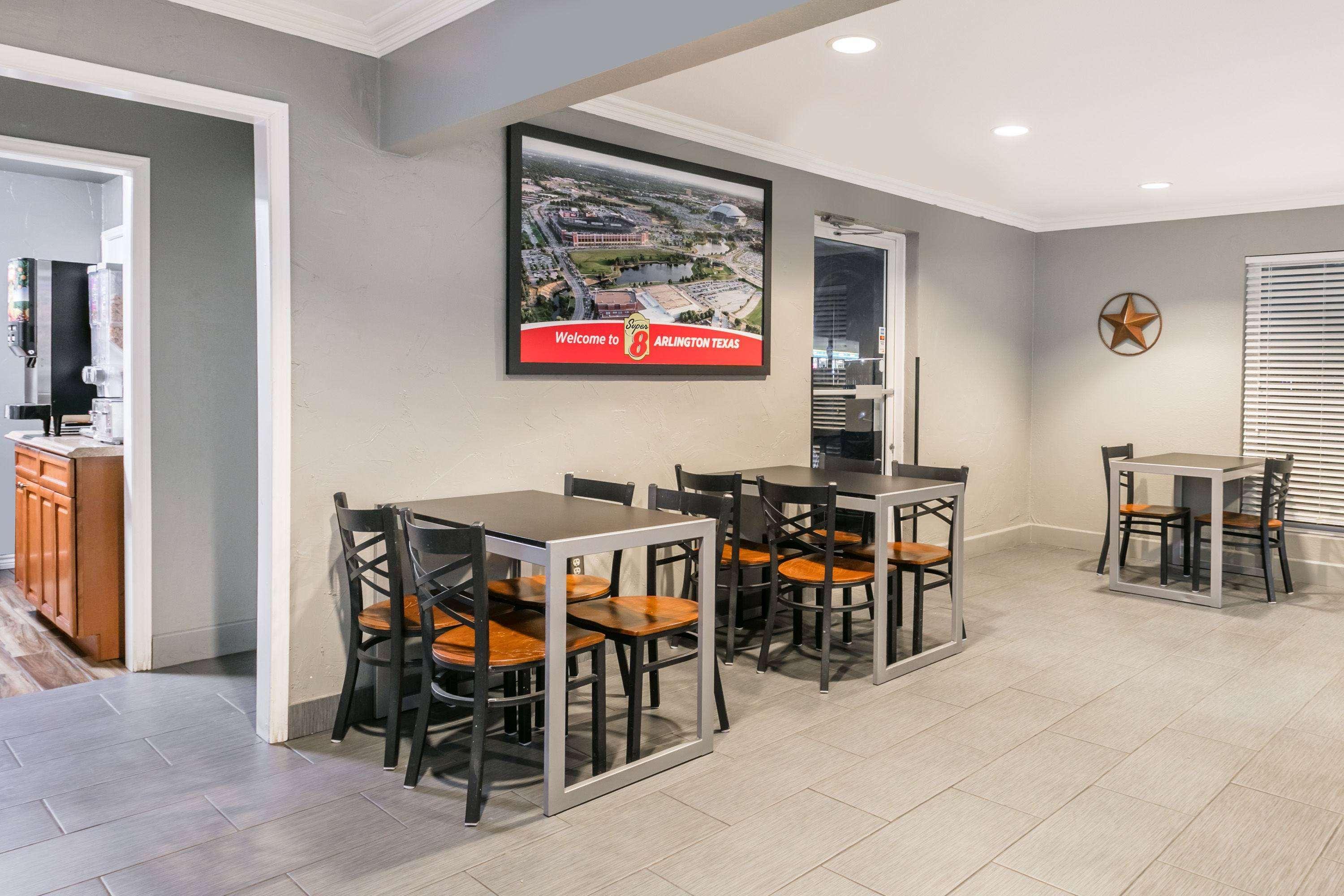 Super 8 By Wyndham Arlington Near At&T Stadium מראה חיצוני תמונה