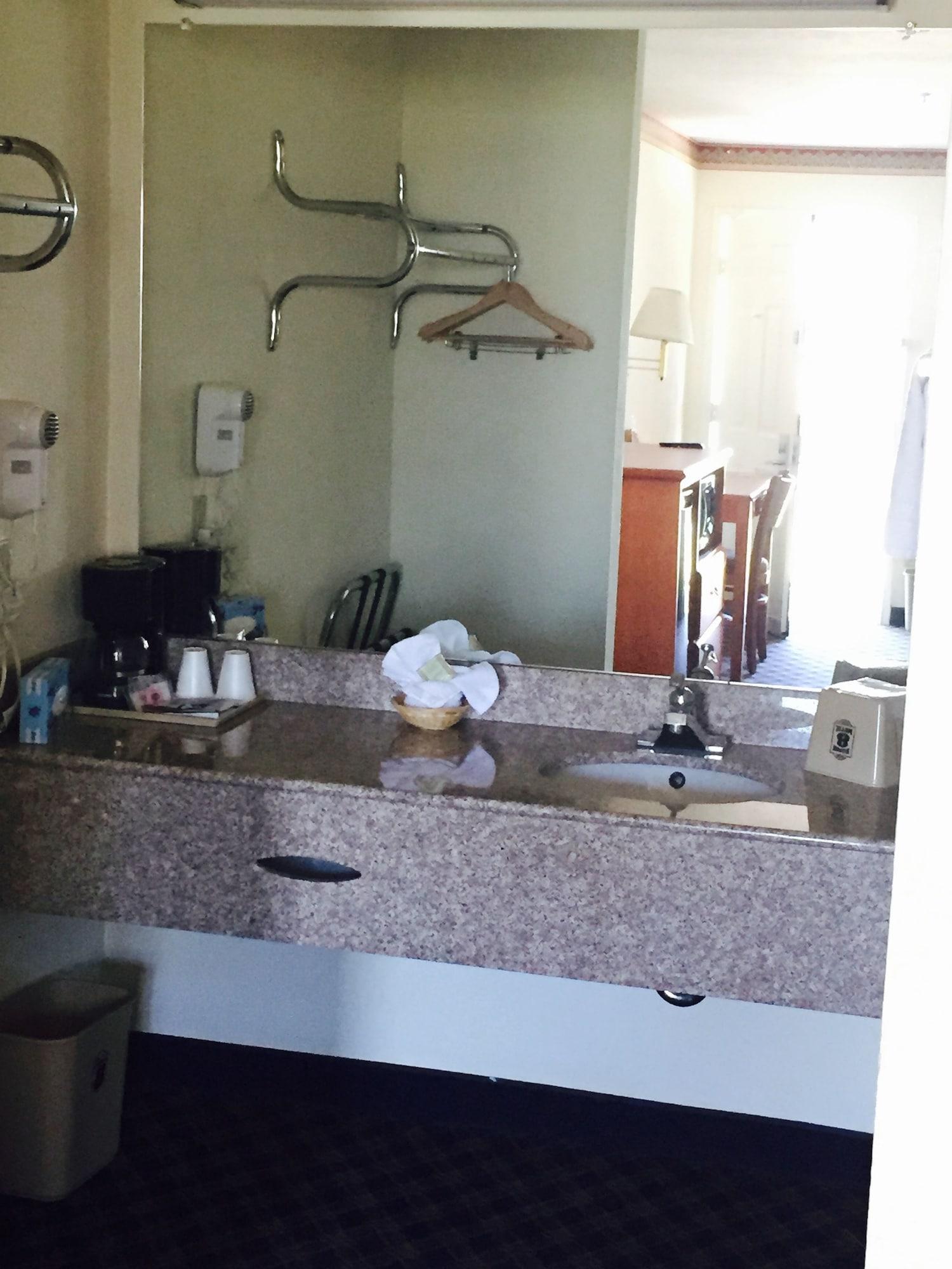 Super 8 By Wyndham Arlington Near At&T Stadium מראה חיצוני תמונה