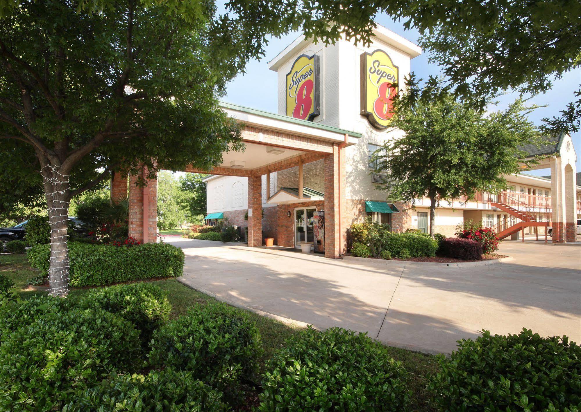 Super 8 By Wyndham Arlington Near At&T Stadium מראה חיצוני תמונה
