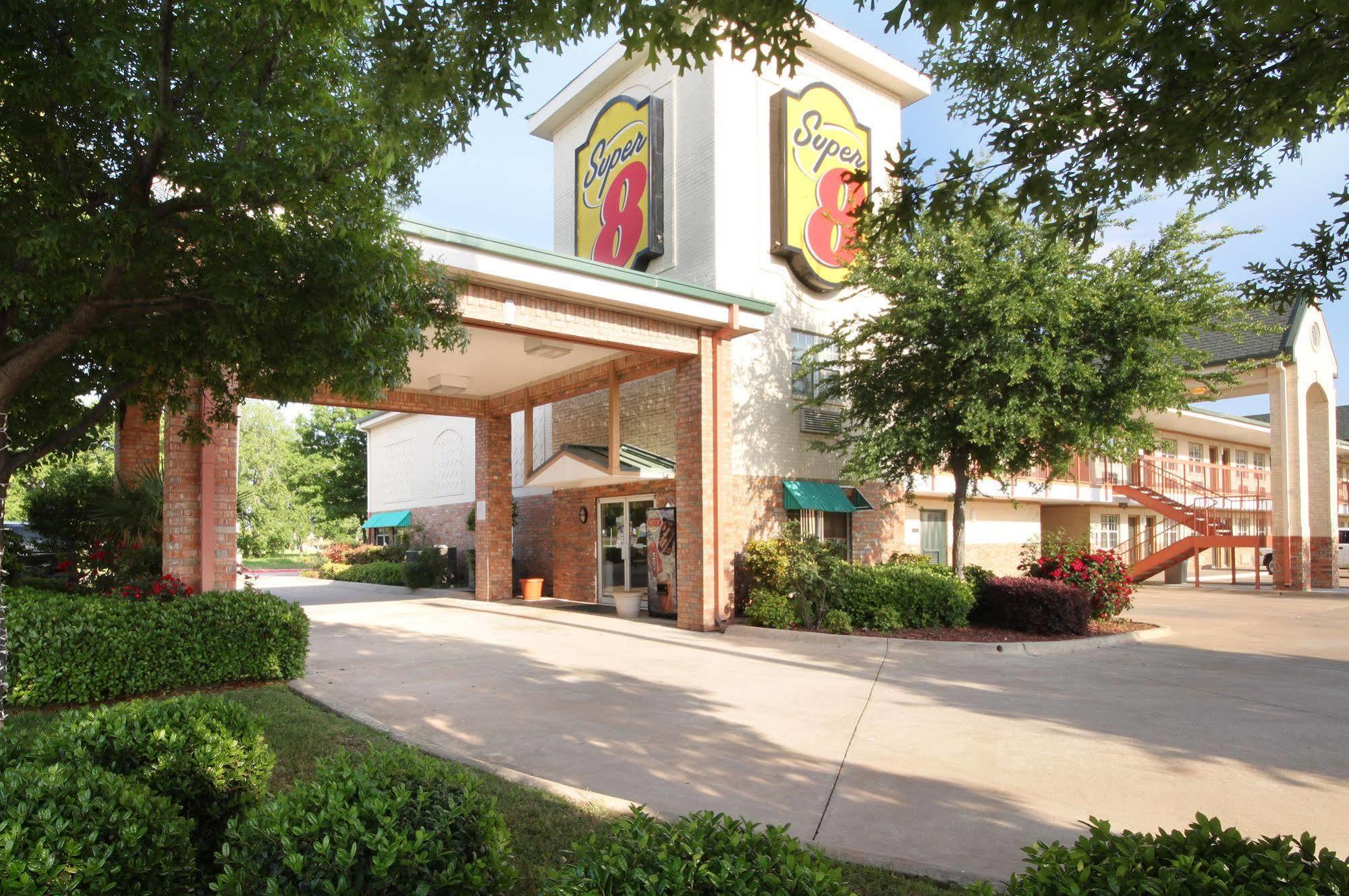 Super 8 By Wyndham Arlington Near At&T Stadium מראה חיצוני תמונה