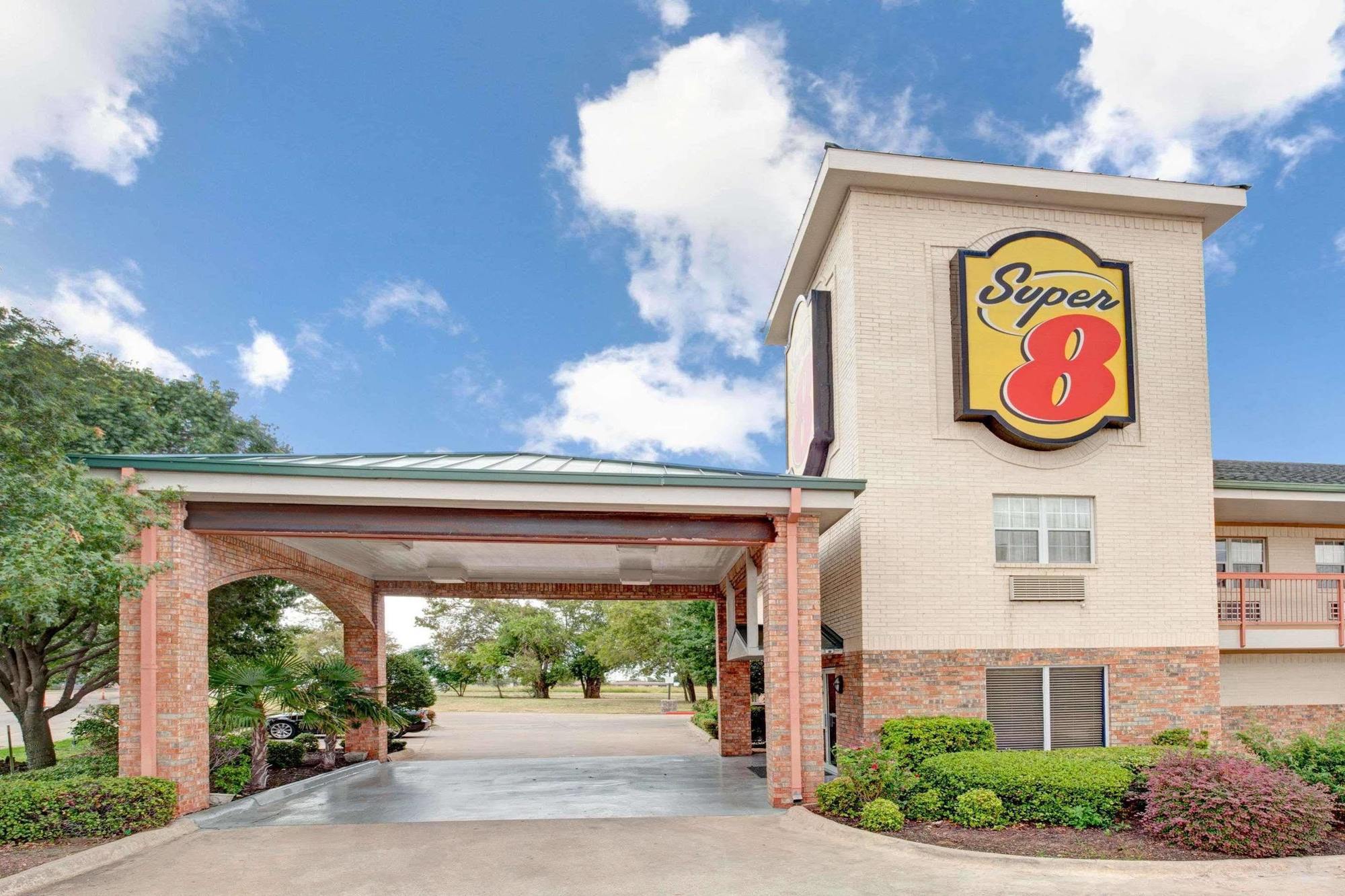 Super 8 By Wyndham Arlington Near At&T Stadium מראה חיצוני תמונה